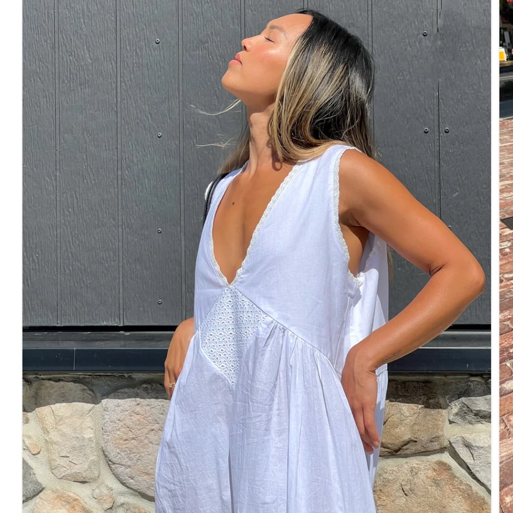 Doen White Sleeveless Dress
